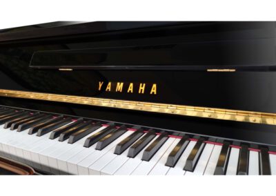 Klavier Yamaha U1 Schwarz piano galerie